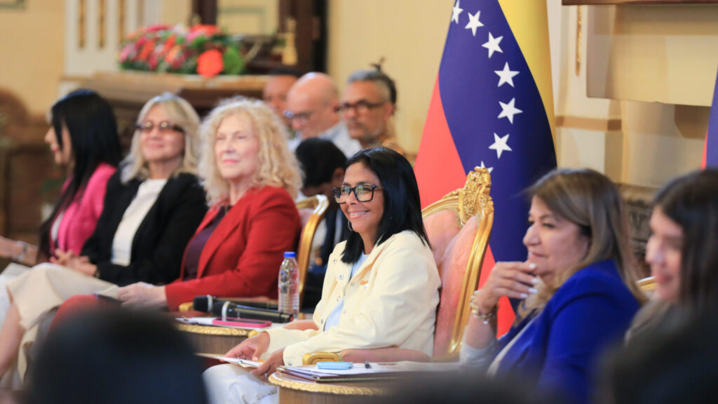 #100DíasDeDelcyRodríguez en el poder: Coopera con EEUU para “sobrevivir” pero no con la transición