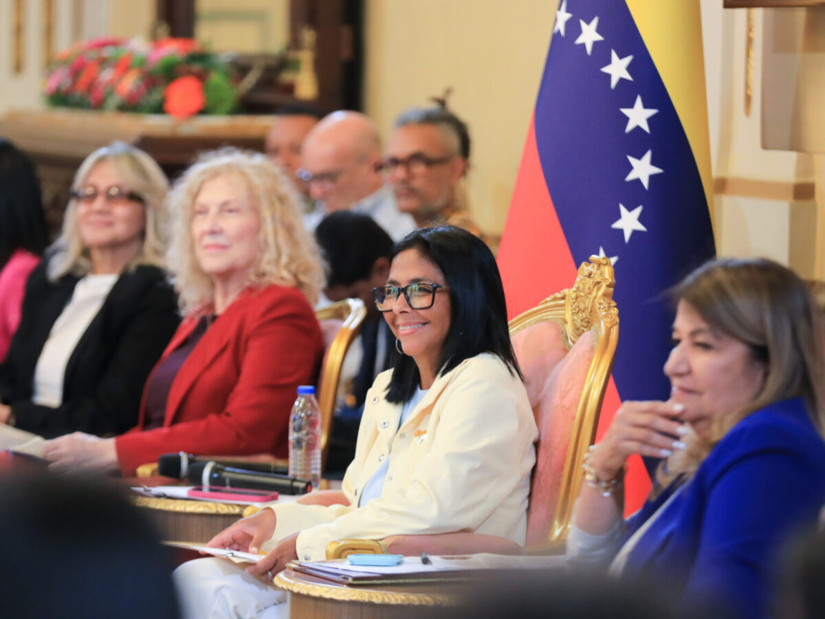 #100DíasDeDelcyRodríguez en el poder: Coopera con EEUU para “sobrevivir” pero no con la transición