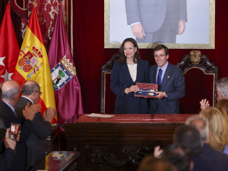 Machado recibe la llave de oro de Madrid para «la apertura de la libertad»