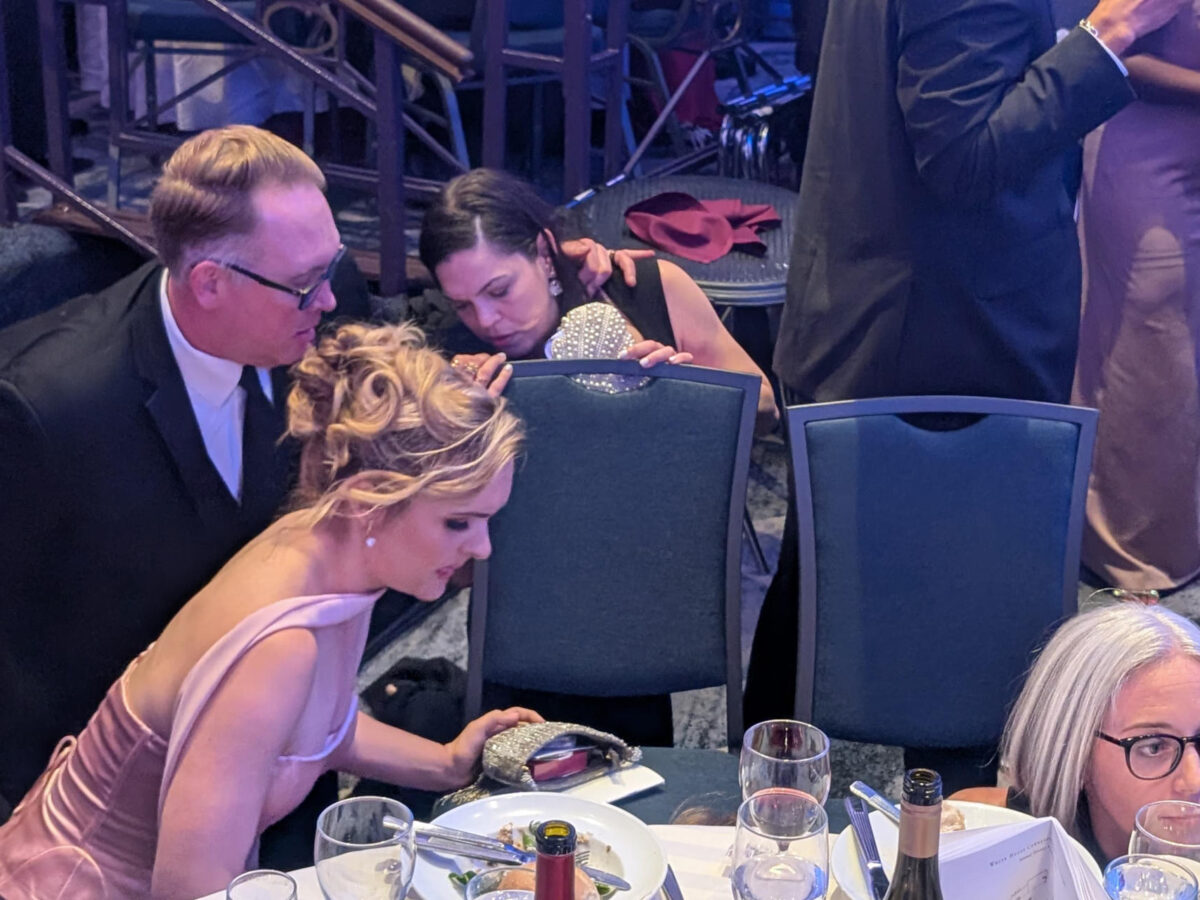 Servicio secreto evacuó a Trump y Melania de cena con periodistas tras escuchar detonaciones