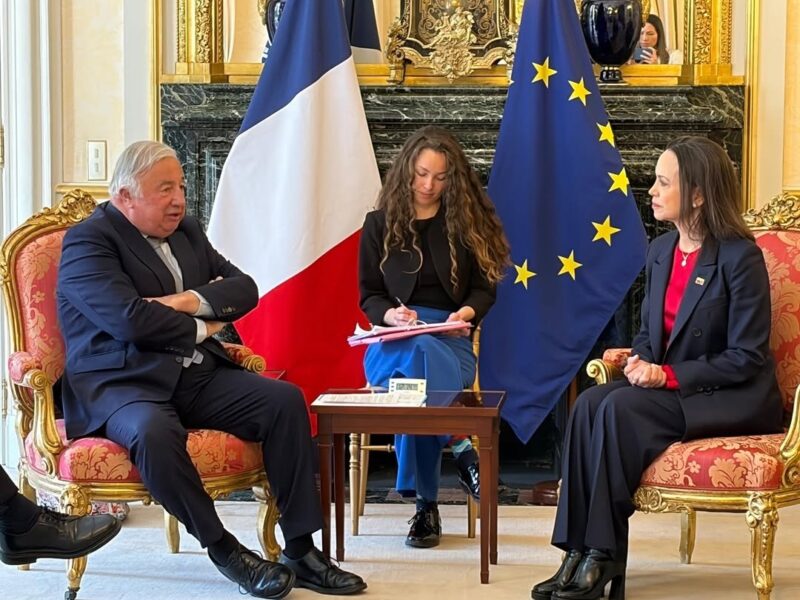 María Corina Machado se reúne con presidente del Senado de Francia para hablar de transición y elecciones en Venezuela