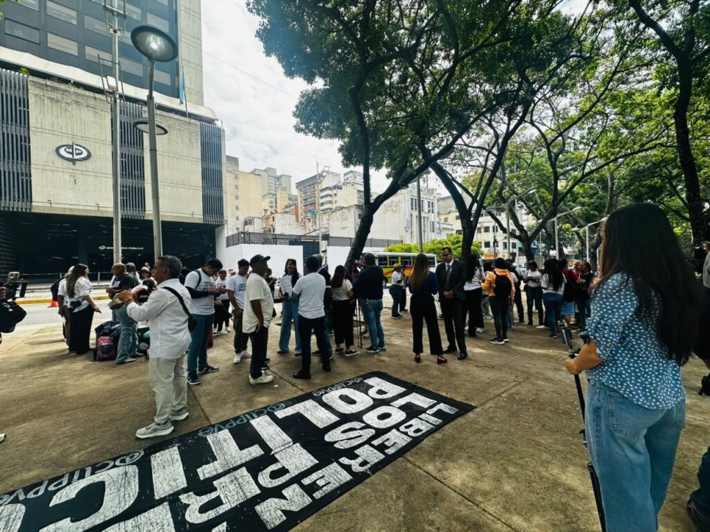 MP recibe denuncias de familiares de presos políticos sobre torturas en El Rodeo I