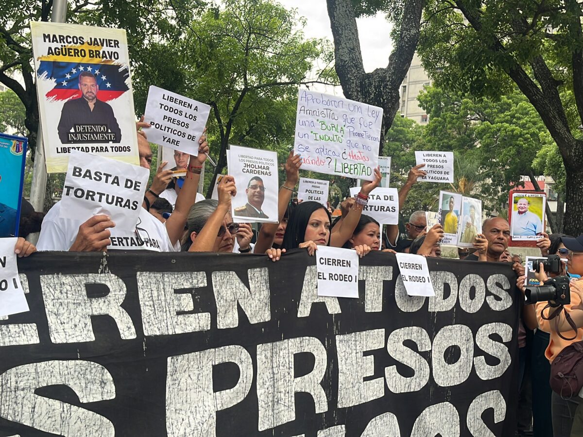 Familiares de presos políticos piden investigar denuncias de torturas en cárceles venezolanas