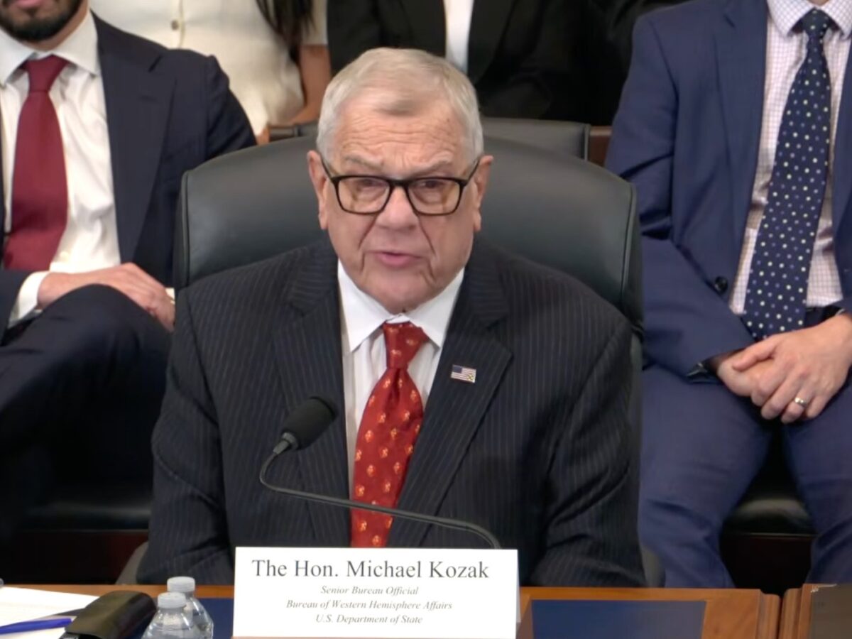 «No tenemos una fecha para elecciones en Venezuela, pero estamos enfocados en los pasos», dice Michael Kozak