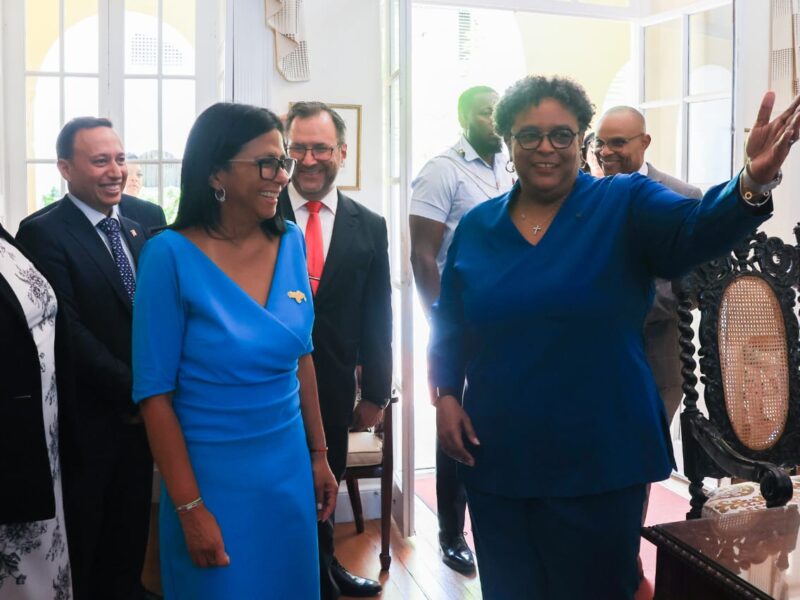 Delcy Rodríguez se reúne con la primera ministra de Barbados, Mia Mottley