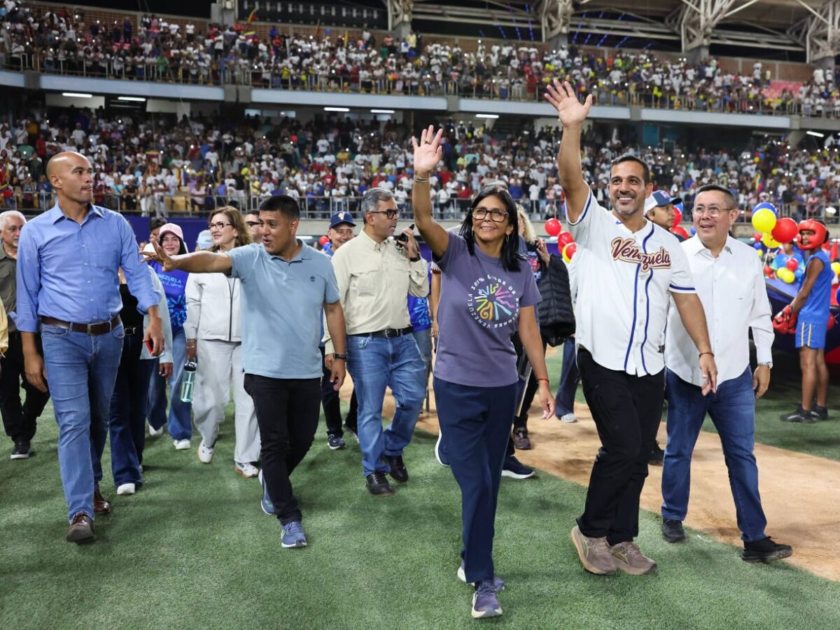 Cae la aprobación popular de Delcy Rodríguez ante el persistente deterioro económico, según encuesta de Bloomberg