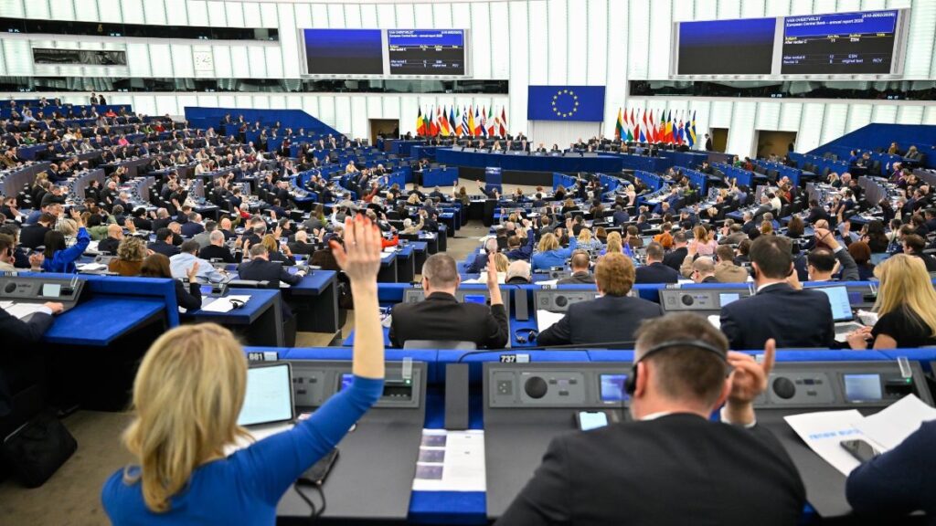 Eurocámara pide mantener sanciones contra Venezuela si no hay avances hacia la democracia
