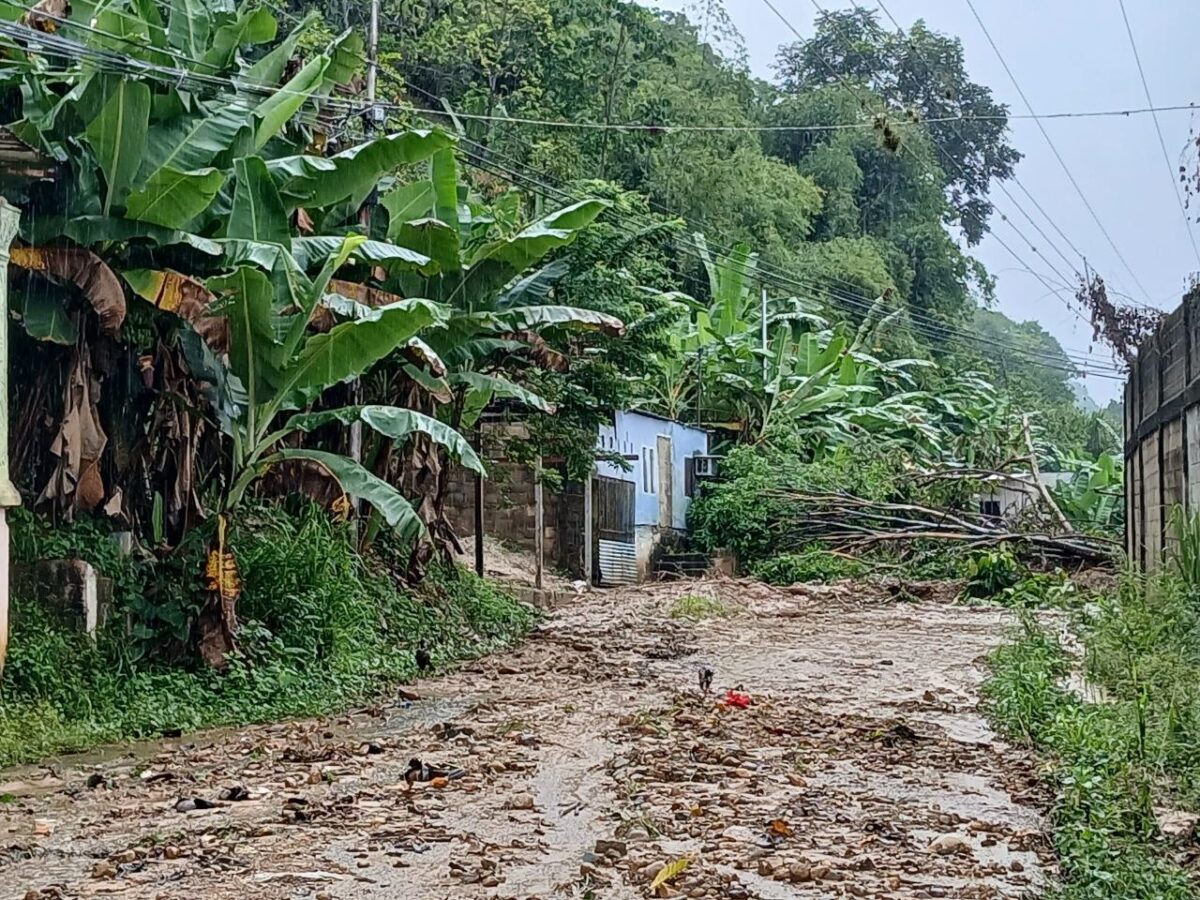 Vialidad en Mérida continúa afectada por las precipitaciones