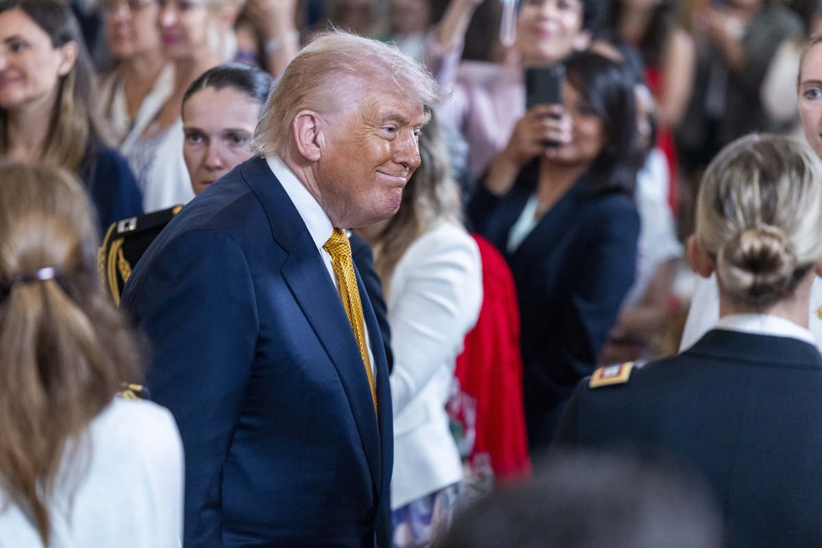 Trump dice que en Venezuela bailan "en las calles" por los ingresos del petróleo