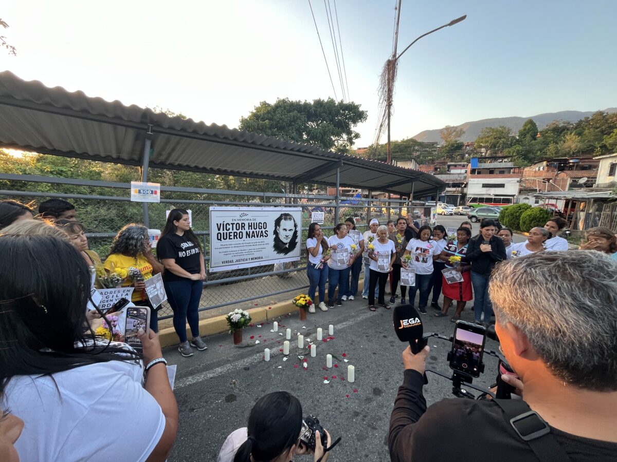 Familiares de presos políticos rinden homenaje a Víctor Hugo Quero Navas en El Rodeo I