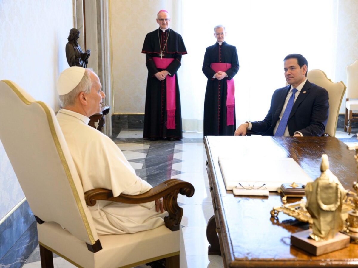 Marco Rubio se reúne con el papa León XIV y le reitera compromiso por la paz