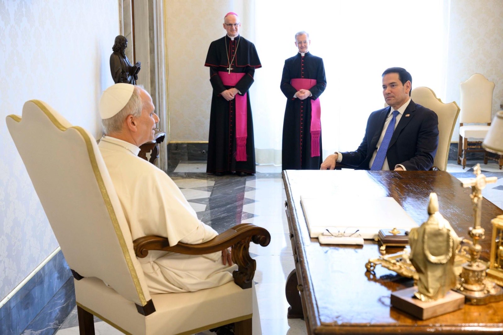 Marco Rubio se reúne con el papa León XIV y le reitera compromiso por la paz