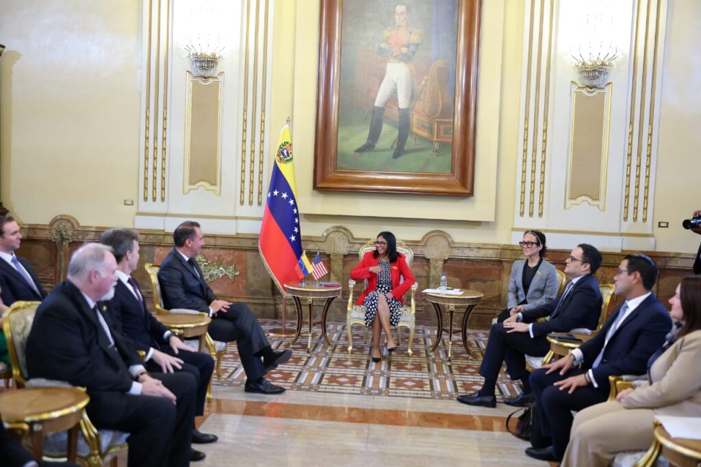 Rodríguez firma acuerdos con dos empresas energéticas de Estados Unidos