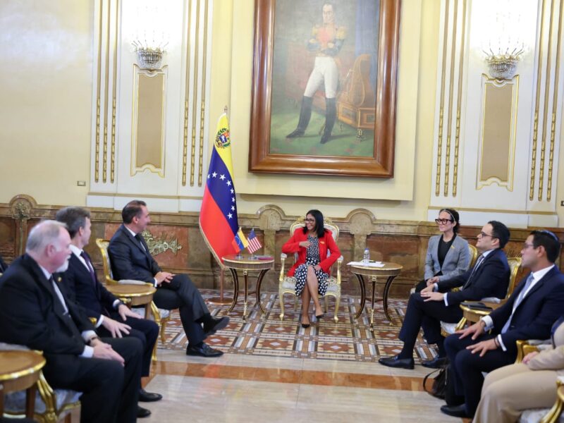 Rodríguez firma acuerdos con dos empresas energéticas de Estados Unidos