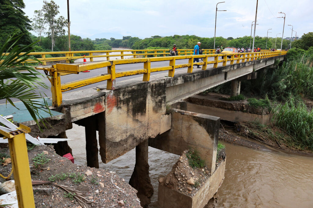 Cierran paso por puente fronterizo entre Colombia y Venezuela por falla estructural