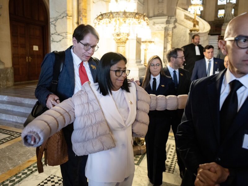 Delcy Rodríguez recibió permiso especial del Gobierno neerlandés para viajar a La Haya